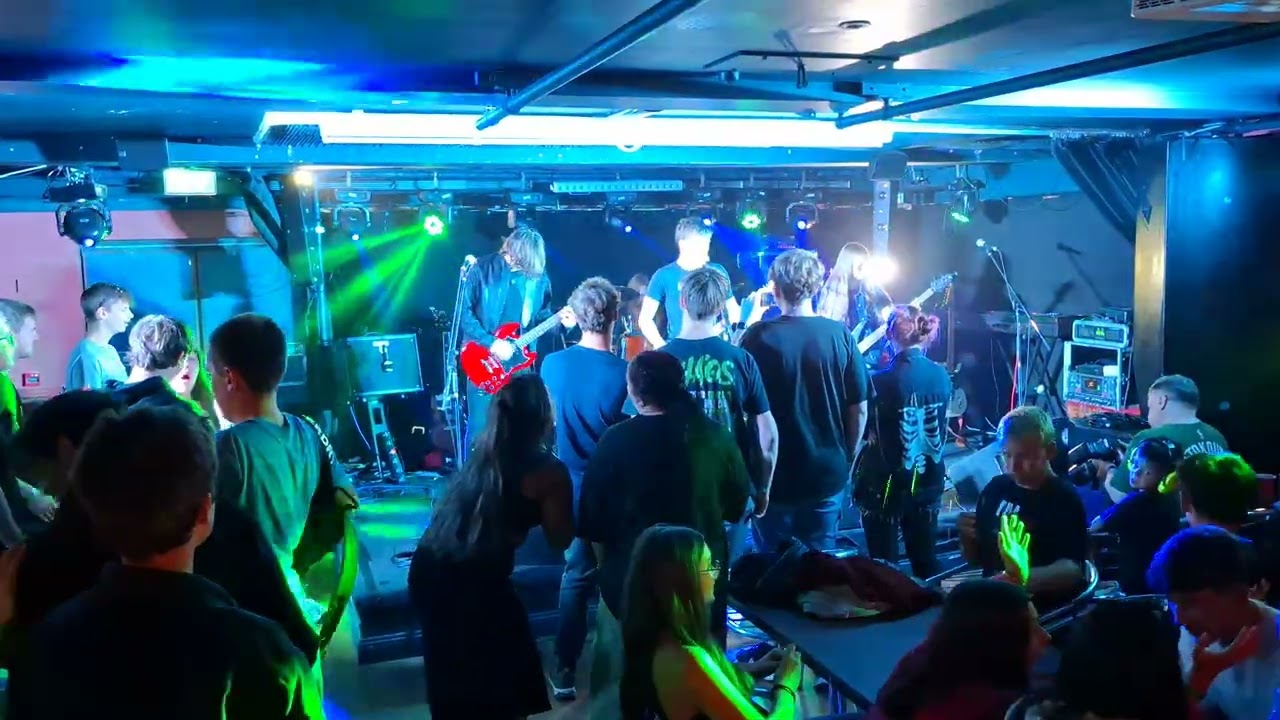 Holiday - Live at Fermain Tavern 16/8/25