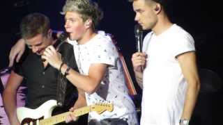 One Direction - Dans joke/Niall laughing - Aug 7th, LA Staples Center