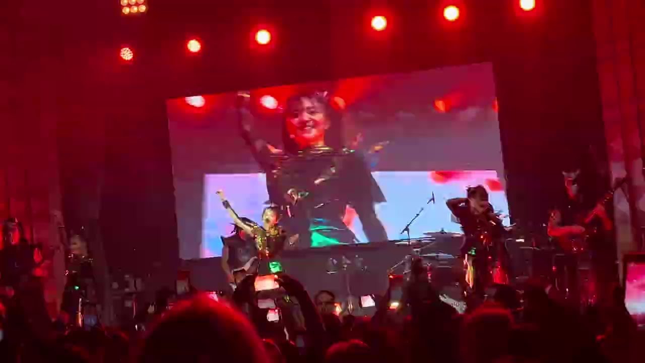 BABYMETAL - Gimme Chocolate!! @Regent Theater in LA