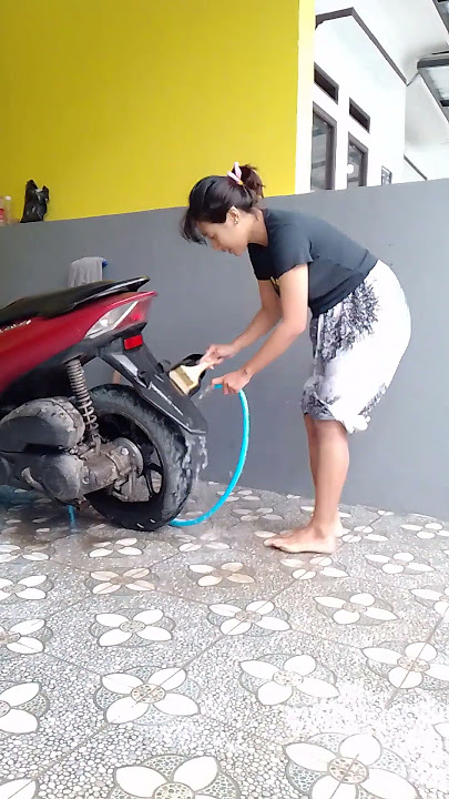 Inem pelayan Seksih😁😁🤣 #agrisrafassya #hiburan #suamiistri #cucimotor #bidadarisurga