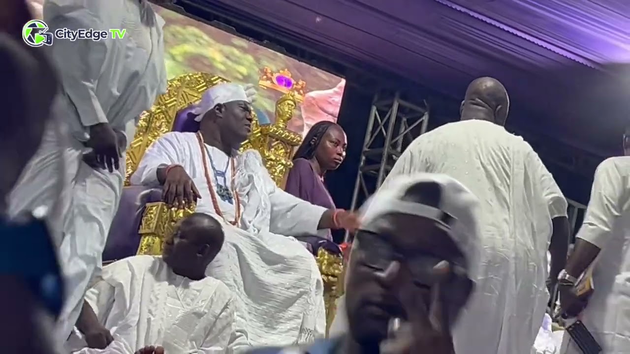 OONI OF IFE GAVE OUT CARS AND MILLIONS OF NAIRA TO PERFORMERS AT OLOJO FESTIVAL CULTURAL NIGHT 