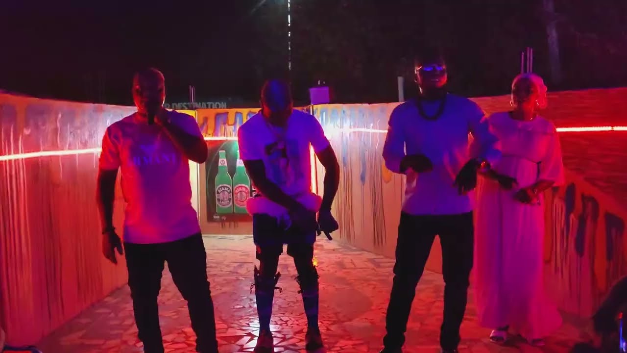 Yalbaad ncie et Djenyene en prestation 