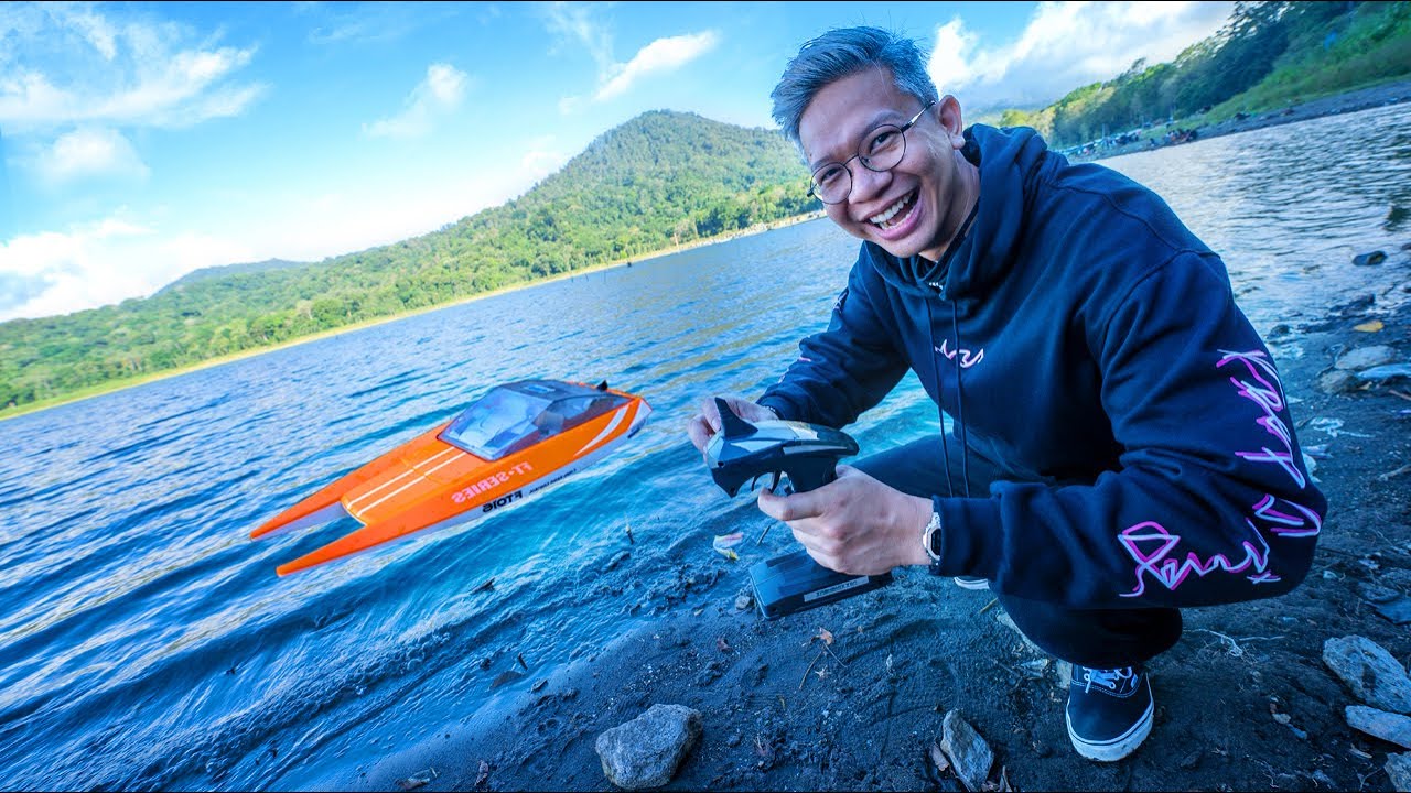 RC BOAT FT009, Dengan harga sekitar 600rb - 700rb di toko2 online tersedia top speed 39km/jam isi ko. 