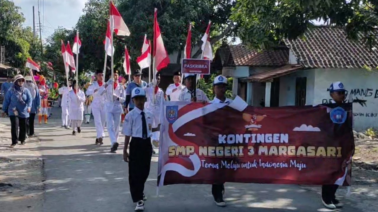 KEREN‼️DRUMBAND SMP NEGRI 3 MARGASARI PAKAI TELOLET BASURI DI KARNAVAL KESAMBI