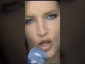 Capture de la vidéo 💞💓Lisa Marie Presley💞💓- "Lights Out" 2003 & Interview