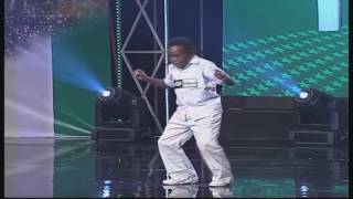 Emmanuel Udeh Bailando Regueton