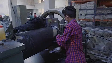 Watch a blob of rubber turn into a basketball - DayDayNews