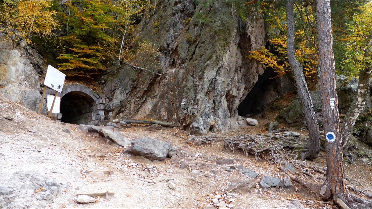 Mofeta GROTA SULFUROASĂ de pe Muntele Puturosu (Balvanyos, Județul Covasna, Transilvania)