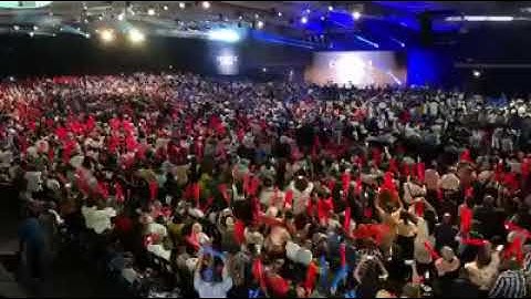 Crowd 1 Sự Đón Nhận Nồng Nhiệt - Cuộc Cách Mạng Toàn Cầu