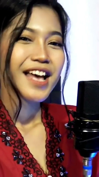 SELAMAT HARI RAYA MENYANYI SAMBIL MAIN DRUM - NUR AMIRA SAYAHIRA SINGING DRUMMER