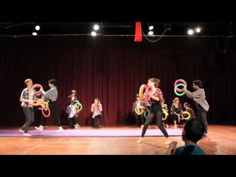 Cirque- Group Juggling