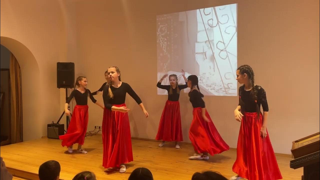 Танец под встанем. Дэнс студия триумф. Встанем танец под. Танец под встанем. Танец под песню вставай.