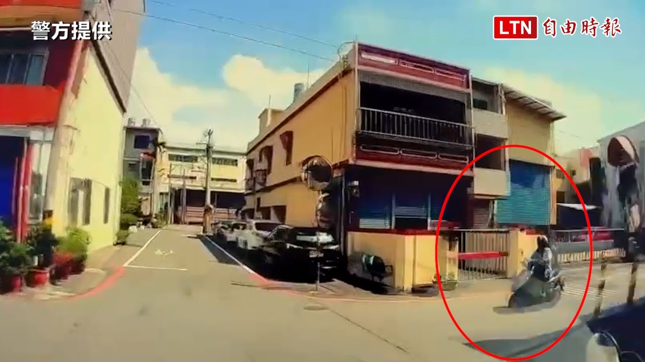 貨車與機車巷弄擦撞 5旬婦腦重創昏迷搶救