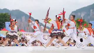 Mao Xiaotong And Qinjunjie Filming The Depths Of Wumeng