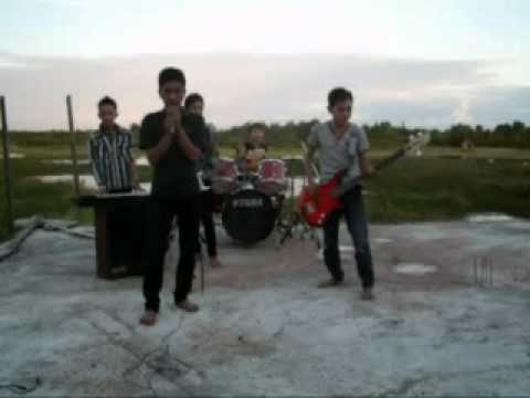 dimensi band - kau tinggalkan aku dan dunia (2).avi