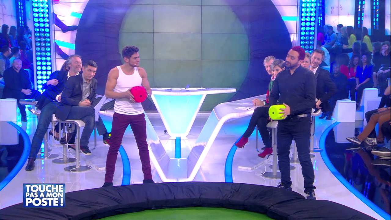Rayane Bensetti et Cyril Hanouna s'affrontent aux dés strip-teaseurs !