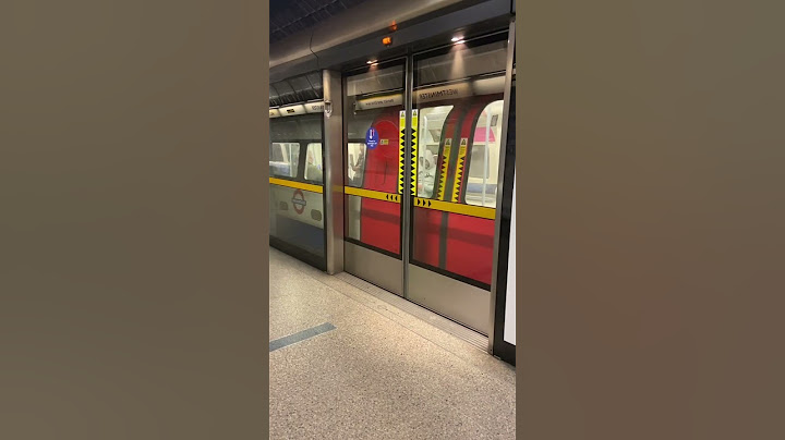 London underground double doors opening in closing two times 🇬🇧 #shorts #london