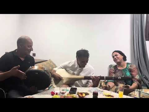 الخادم مع عبدالرحمان الگادي الفنانة الأنيقة فاطمة الزمورية العكري وضابط الإيقاع عبد الحق الرواضي