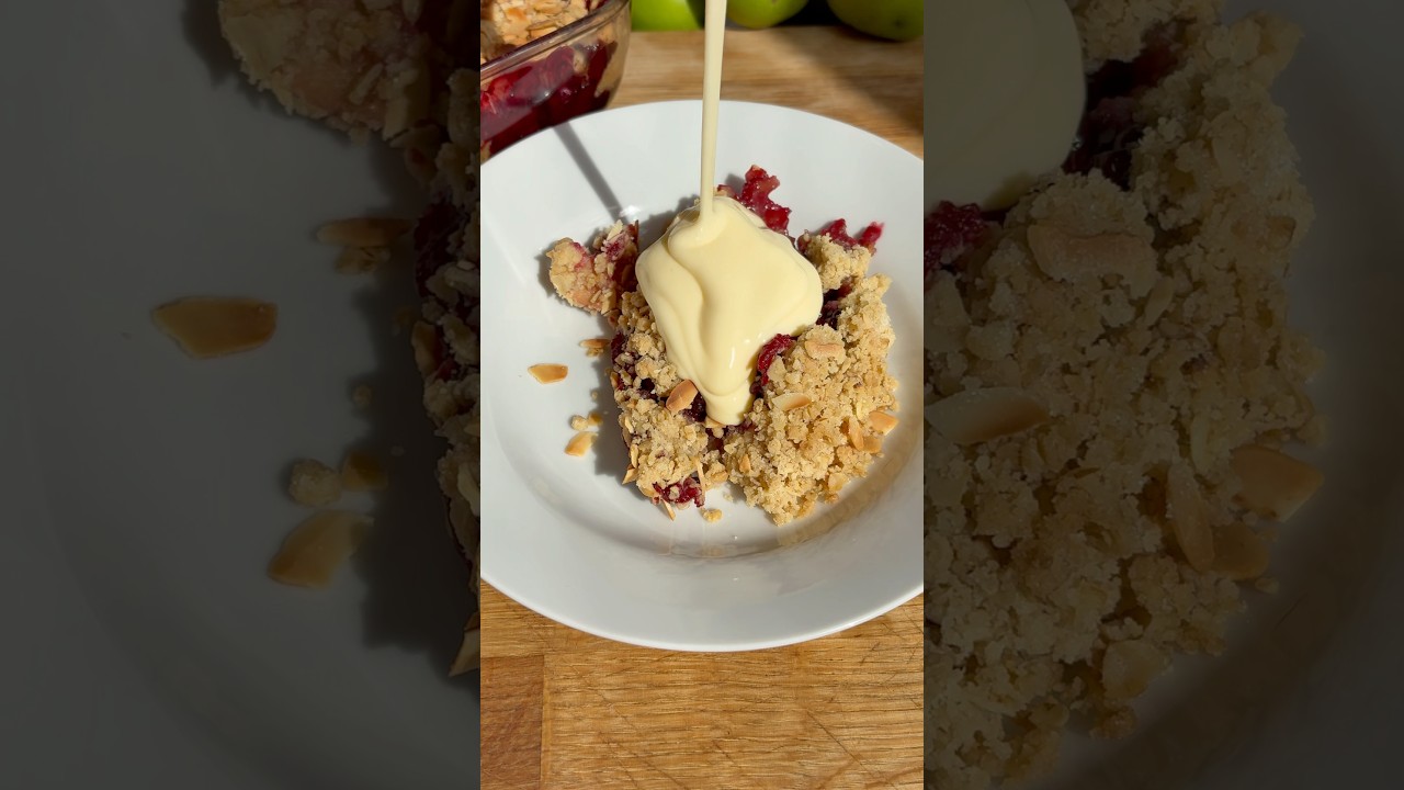 Apple & Blackberry Crumble 🍎 