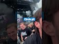 Här mosas Expressens reporter i Wall of death
