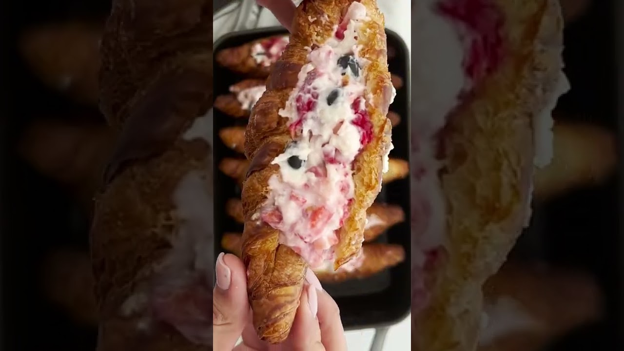 🥐🍓This Berry Stuffed Croissant French Toast is perfect for Easter Brunch!