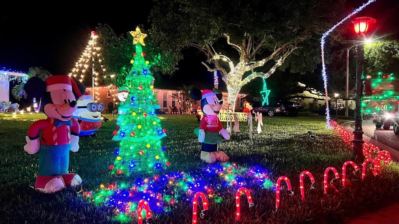 The 2022 Holiday Lights of Victoria Park in North Naples, Florida YouTube