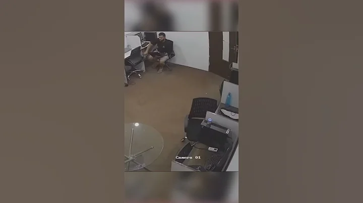 Scaring a Scammer on CCTV!