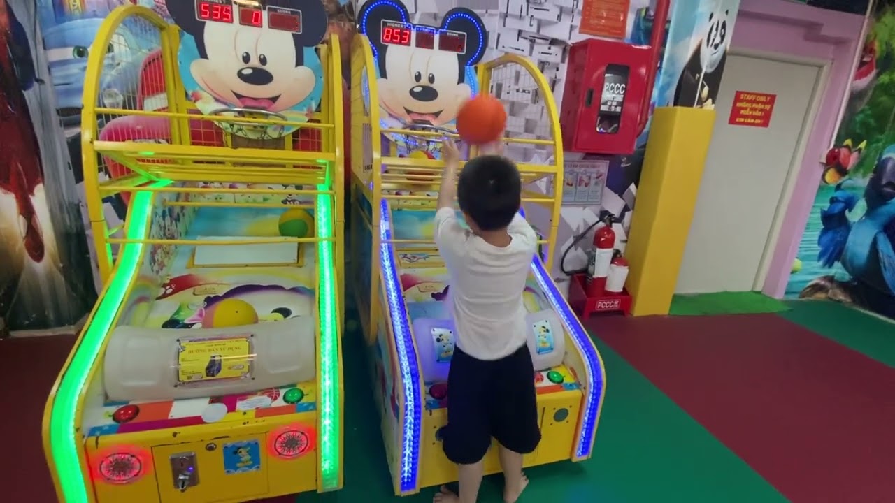 Challenge: Throw 10 BASKETBALLS Into The Hoop | Mit’t World