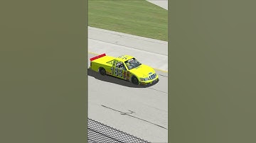 Last lap crash on openspeedway night final