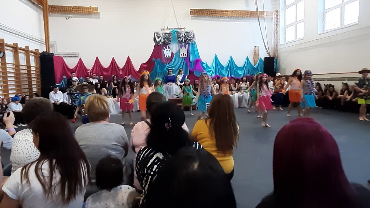 Farsang 2020 - Felsőnyárád - 3. osztály - Hawaii táncosok