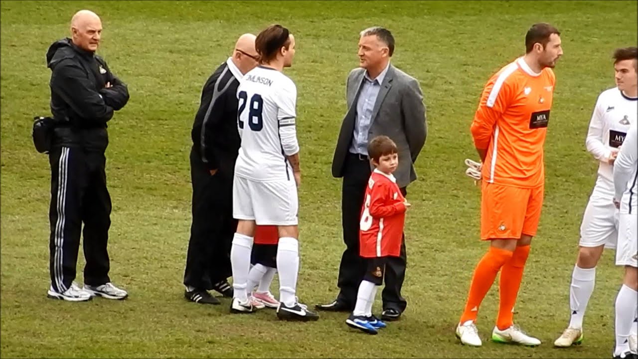 Louis Tomlinson - beginning of the Legends match 19.04.15