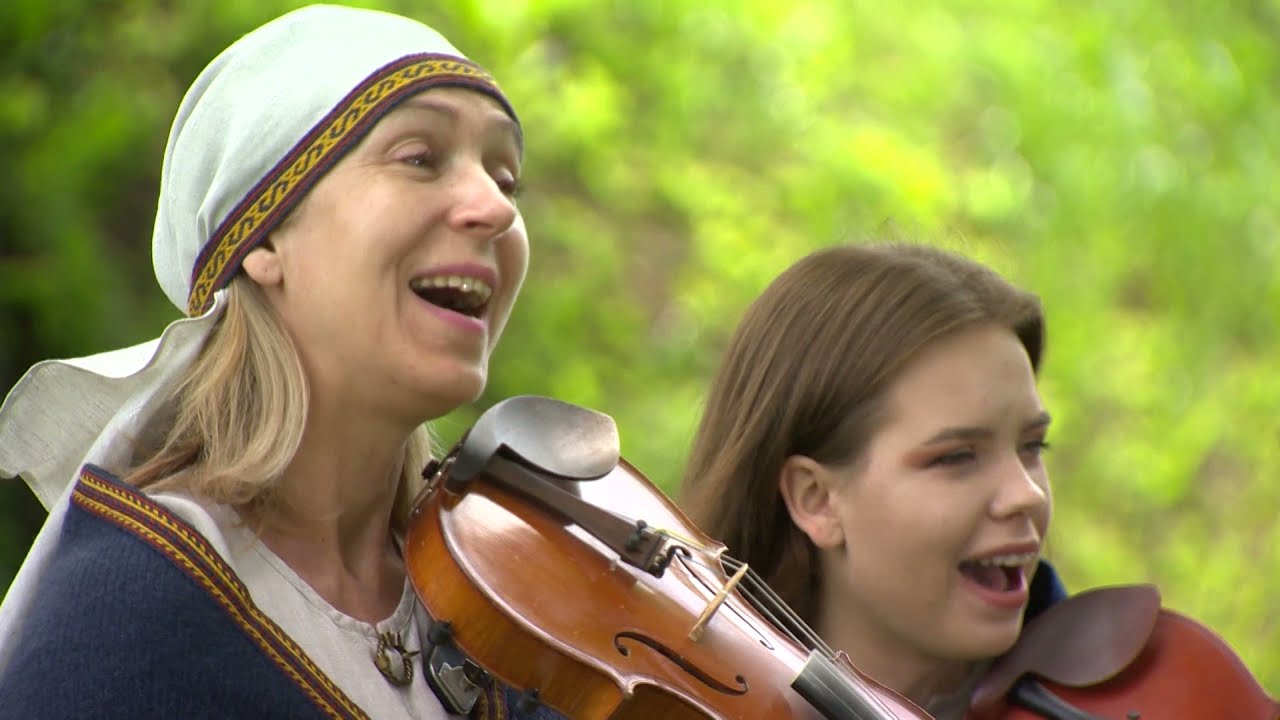 NORIET SAULE VAKARĀ / Tihovsku ģimene