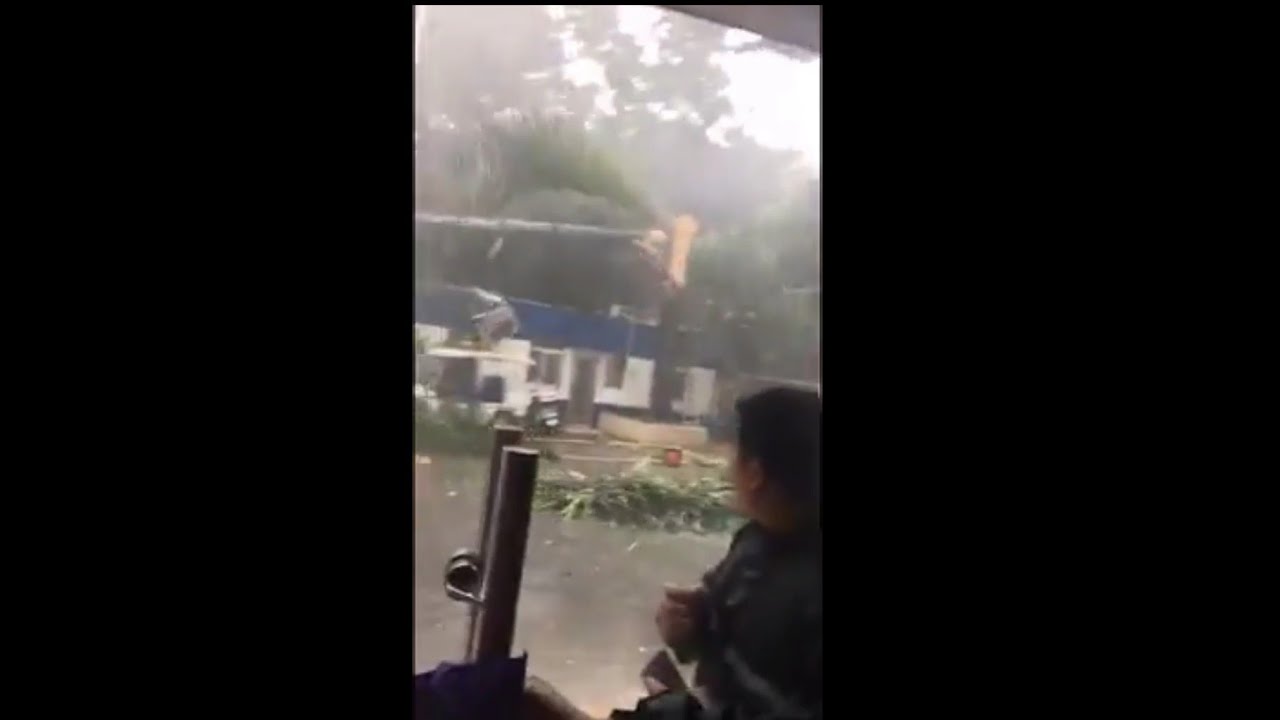 Vientos 🌀 huracanados más de  200 - Km/h.  🌀 Hurricane force wind more 200 - km/h.