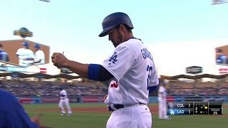 COL@LAD: Hernandez scores Gonzalez with grounder