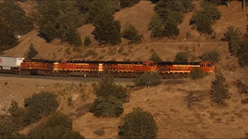 Fast BNSF Z-Train at the Tehachapi Loop