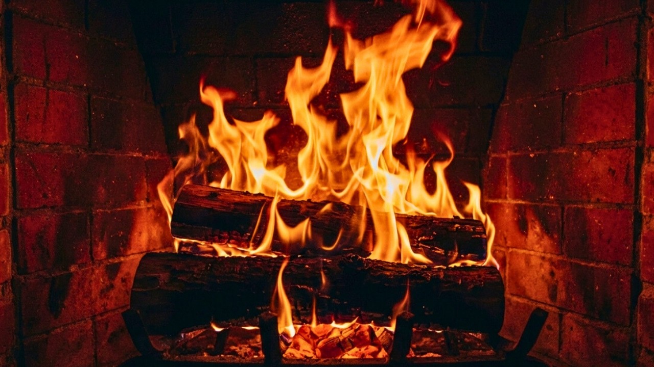 🔥 Warm Fireplace Burning 4K – Peaceful Fire Sounds for Evening Relaxation
