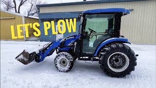 New Holland Tractor Plowing Snow ❄️🌨️