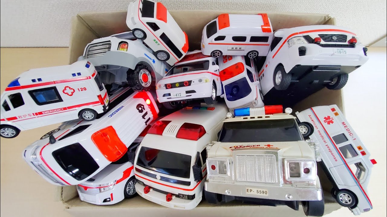 Box full of Ambulance Minicars Drive Dispatched to the Slope 救急車 走行テスト