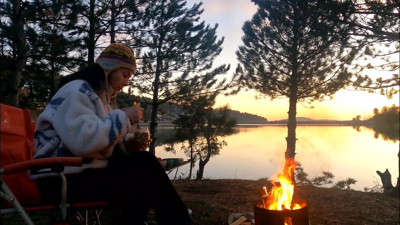 Uludağ’da Gölet Kenarında Araç Üstü Çadır Kampı | Sessiz Kamp & Drone Manzarası
