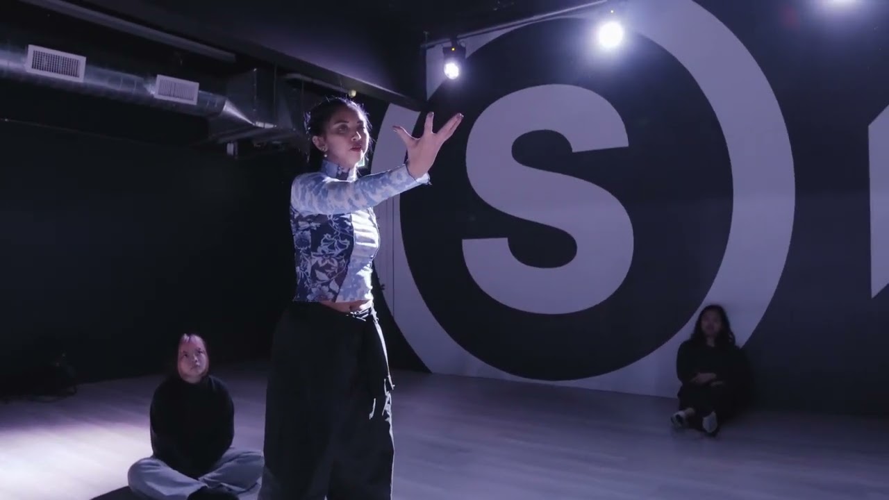 Endless First Kiss | Chantelle Mostacho (Improv)