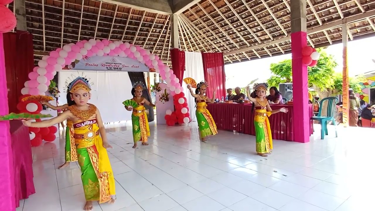 Tari janger dalam rangka gelar karya hari kartini 2024 TK Tat Twam Asi Jimbaran