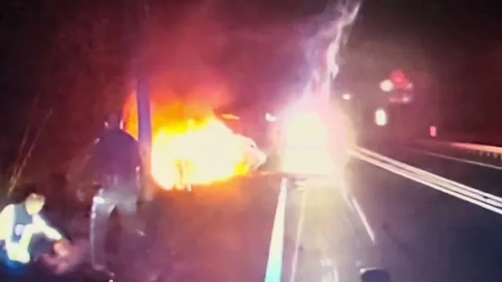 Officers Rescued Man From Burning Car