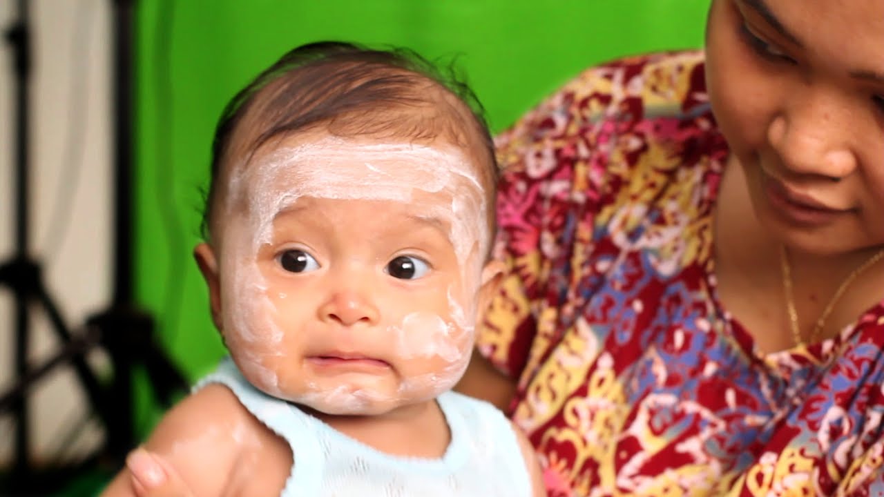Bayi Lucu Marah Setelah Pakai Bedak Dingin Cutest Angry Baby