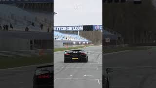 Lamborghini Aventador SVJ vs. Lamborghini Urus Dragrace