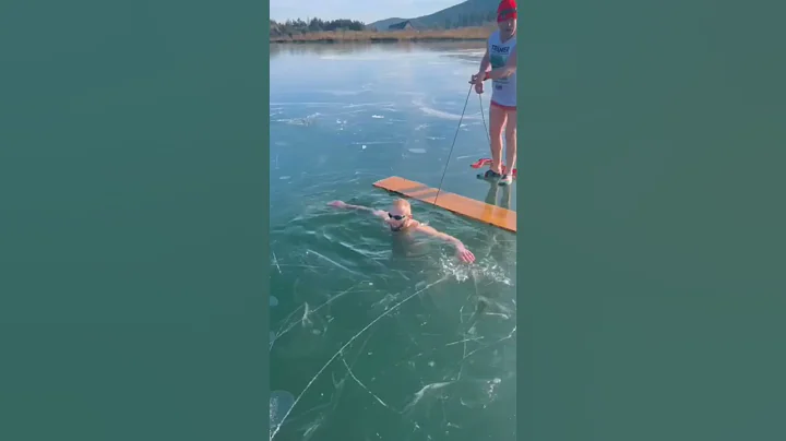 Man swims under frozen lake would die and went wrong | Boris Oravec swimming under an ice lake gone