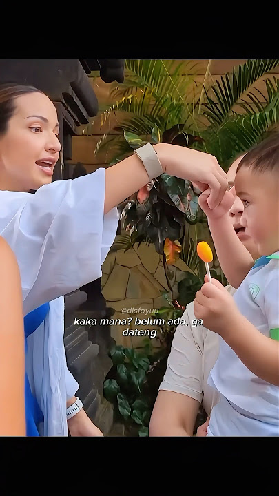 NIA RAMADHANI WON'T STOP BEING ADORABLE TO RAYYANZA! WHY ARE YOU CLEARING YOUR EYES?! #niaramadha...