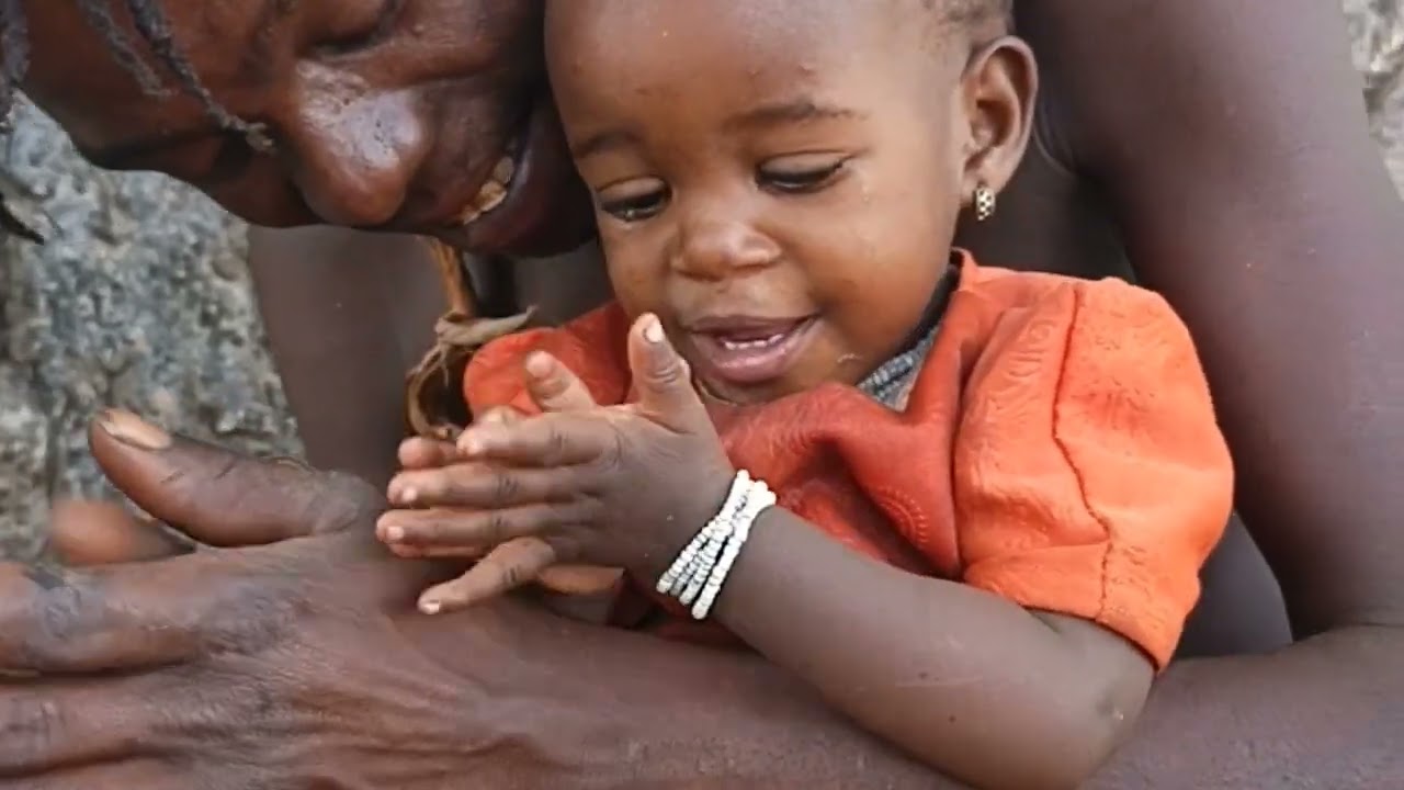 Family moments that matter 🤍 #Hadzabe #LifeInTheBush #FamilyTime#TraditionalLife #RealMoments 