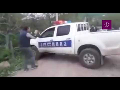 ბოლნისის აზერბაიჯანული სოფლიდან ხელკეტებით შეიარაღებულმა მოსახლეობამ პოლიციელები და ექიმები გააძევა