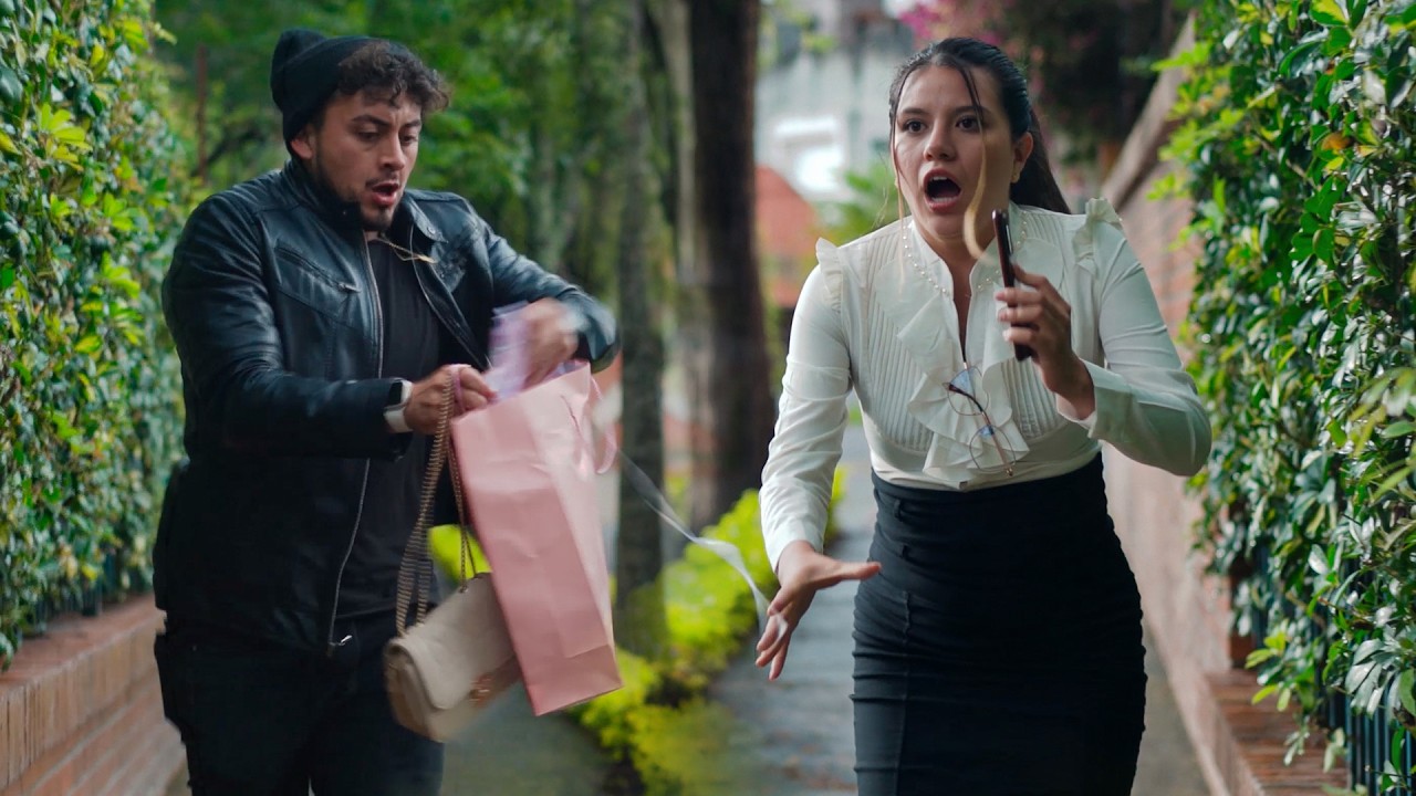 Le robo a esta hermosa mujer por una buena razón