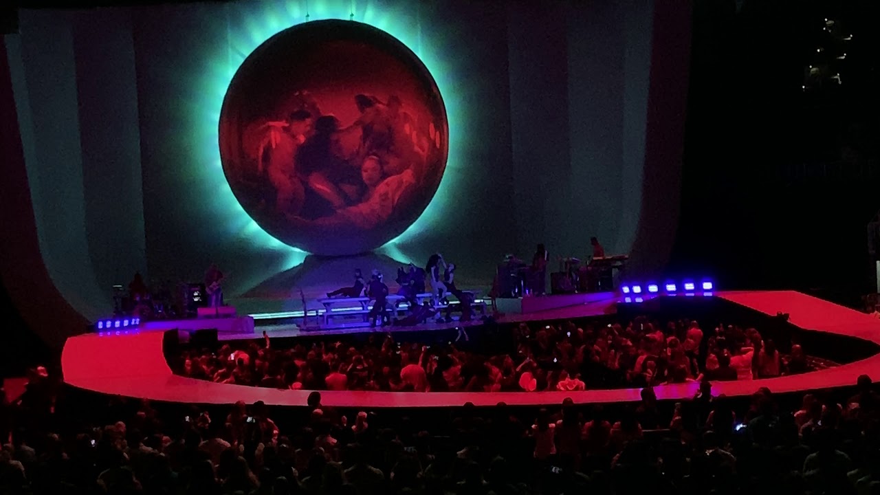 Ariana Grande - God is a woman, bad idea, break up with your girlfriend, i’m bored - Atlanta